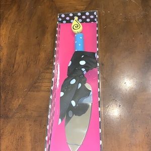 Birthday cake cutter